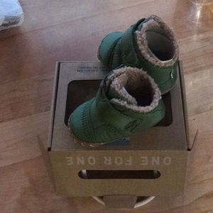 Infant Toms boots size 3